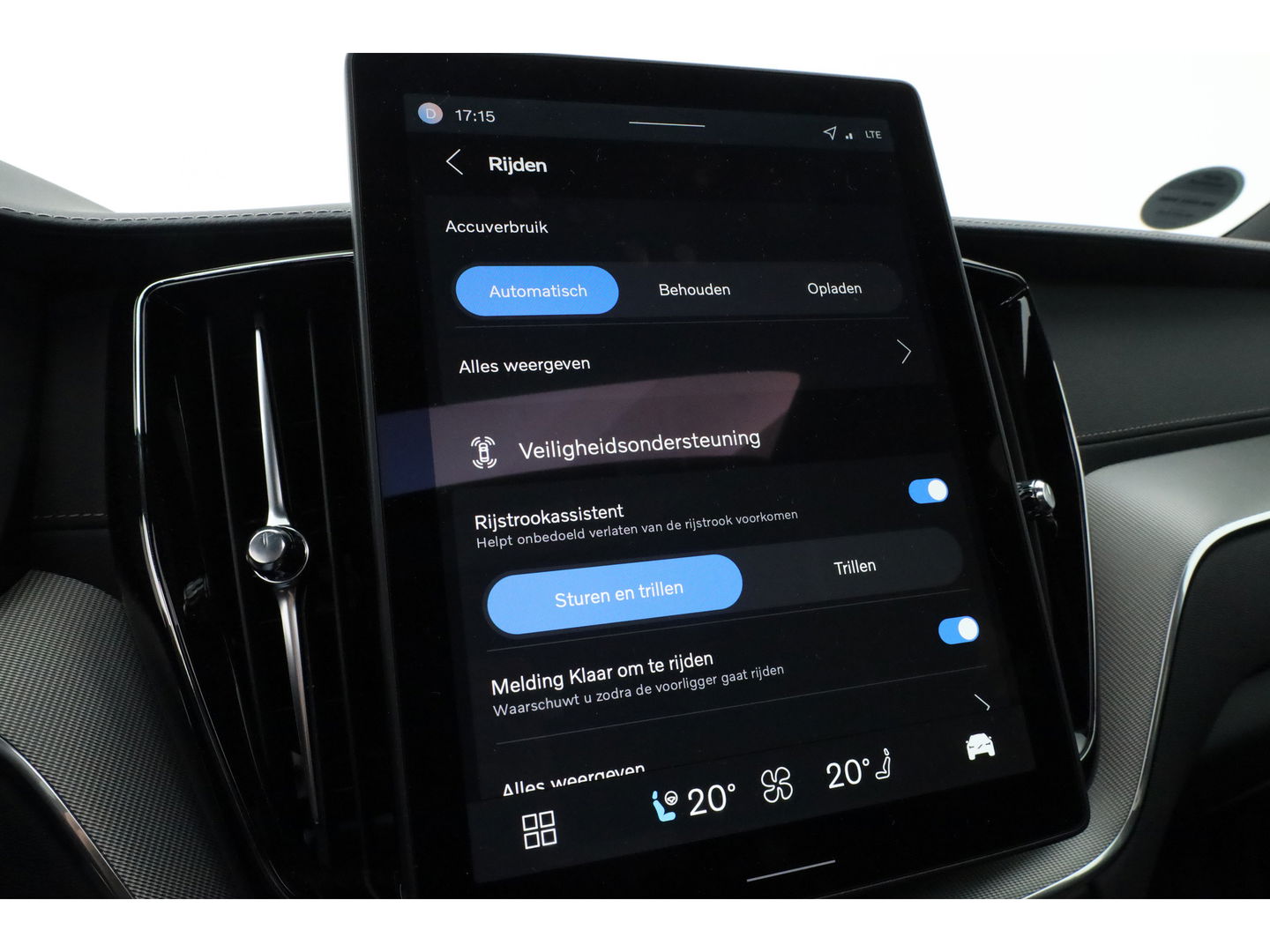 Volvo XC60 2.0 T8 Plug-in hybrid AWD Ultra Black Edition | Full Option | B&W Audio | Luchtvering | Trekhaak | stoel ventilatie | ACC | Blis | 360 cam |