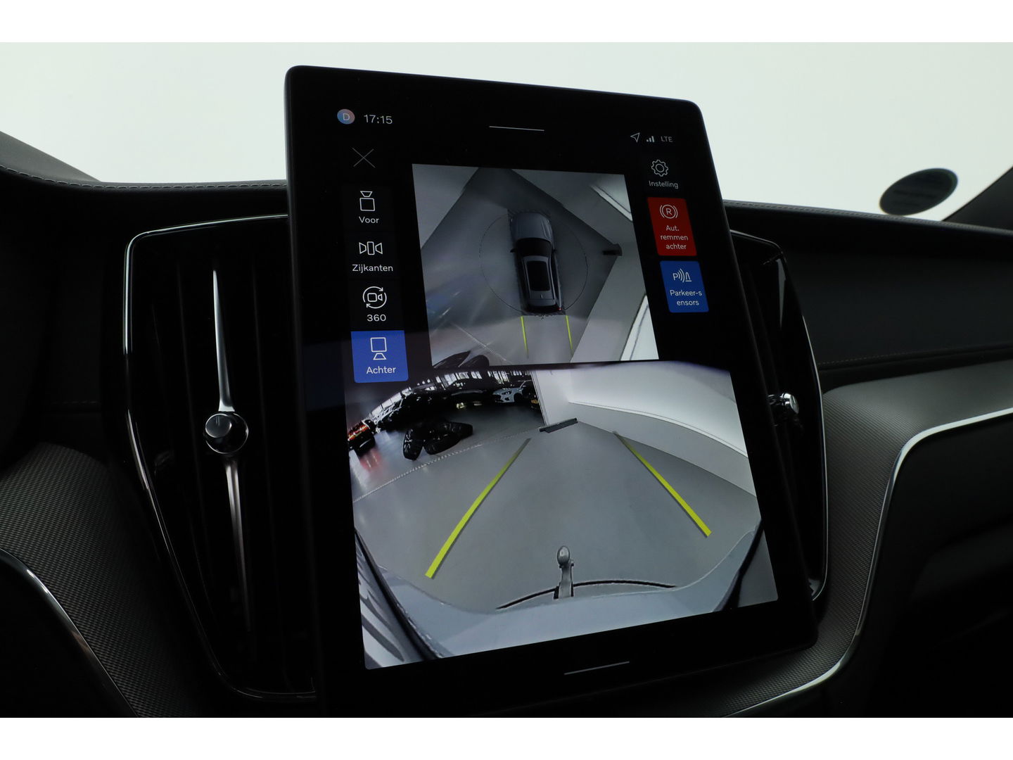 Volvo XC60 2.0 T8 Plug-in hybrid AWD Ultra Black Edition | Full Option | B&W Audio | Luchtvering | Trekhaak | stoel ventilatie | ACC | Blis | 360 cam |