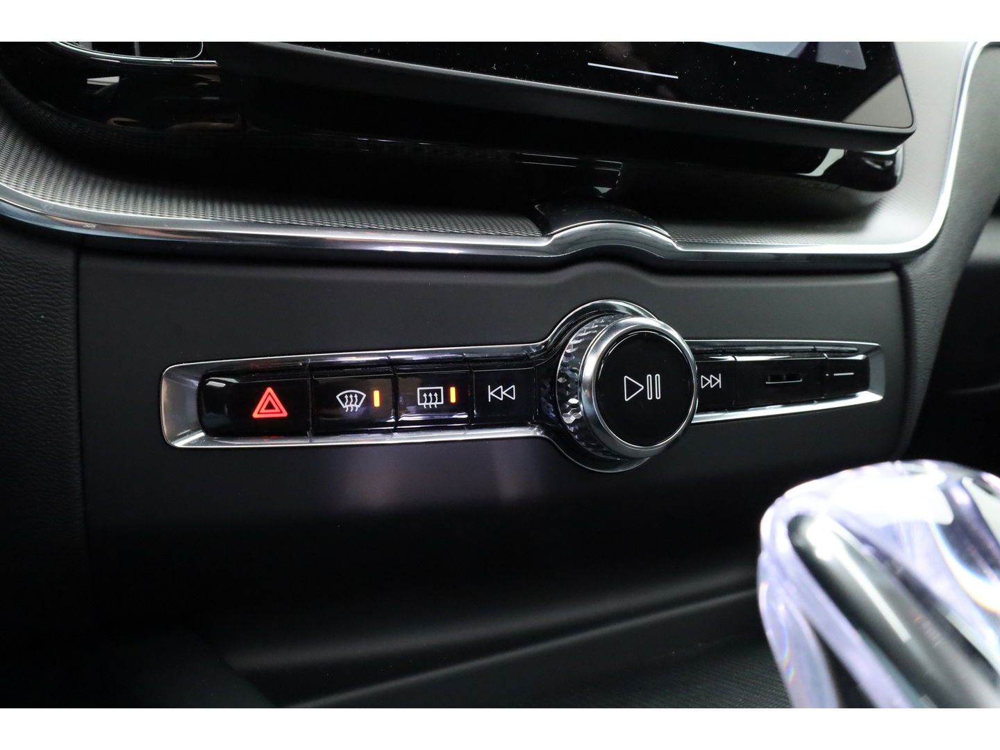 Volvo XC60 2.0 T8 Plug-in hybrid AWD Ultra Black Edition | Full Option | B&W Audio | Luchtvering | Trekhaak | stoel ventilatie | ACC | Blis | 360 cam |