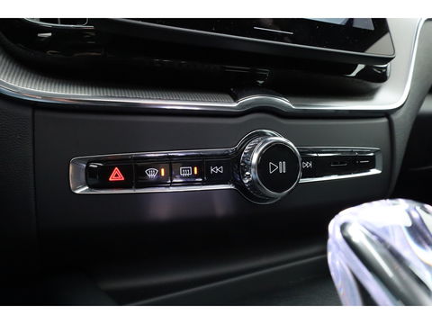 Volvo XC60 2.0 T8 Plug-in hybrid AWD Ultra Black Edition | Full Option | B&W Audio | Luchtvering | Trekhaak | stoel ventilatie | ACC | Blis | 360 cam |