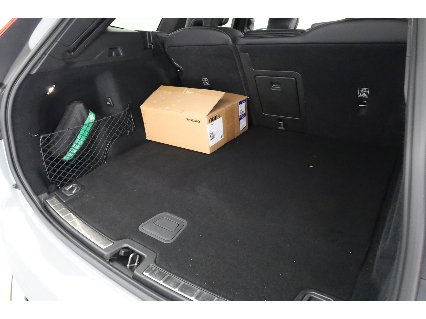 Volvo XC60 2.0 T8 Plug-in hybrid AWD Ultra Black Edition | Full Option | B&W Audio | Luchtvering | Trekhaak | stoel ventilatie | ACC | Blis | 360 cam |