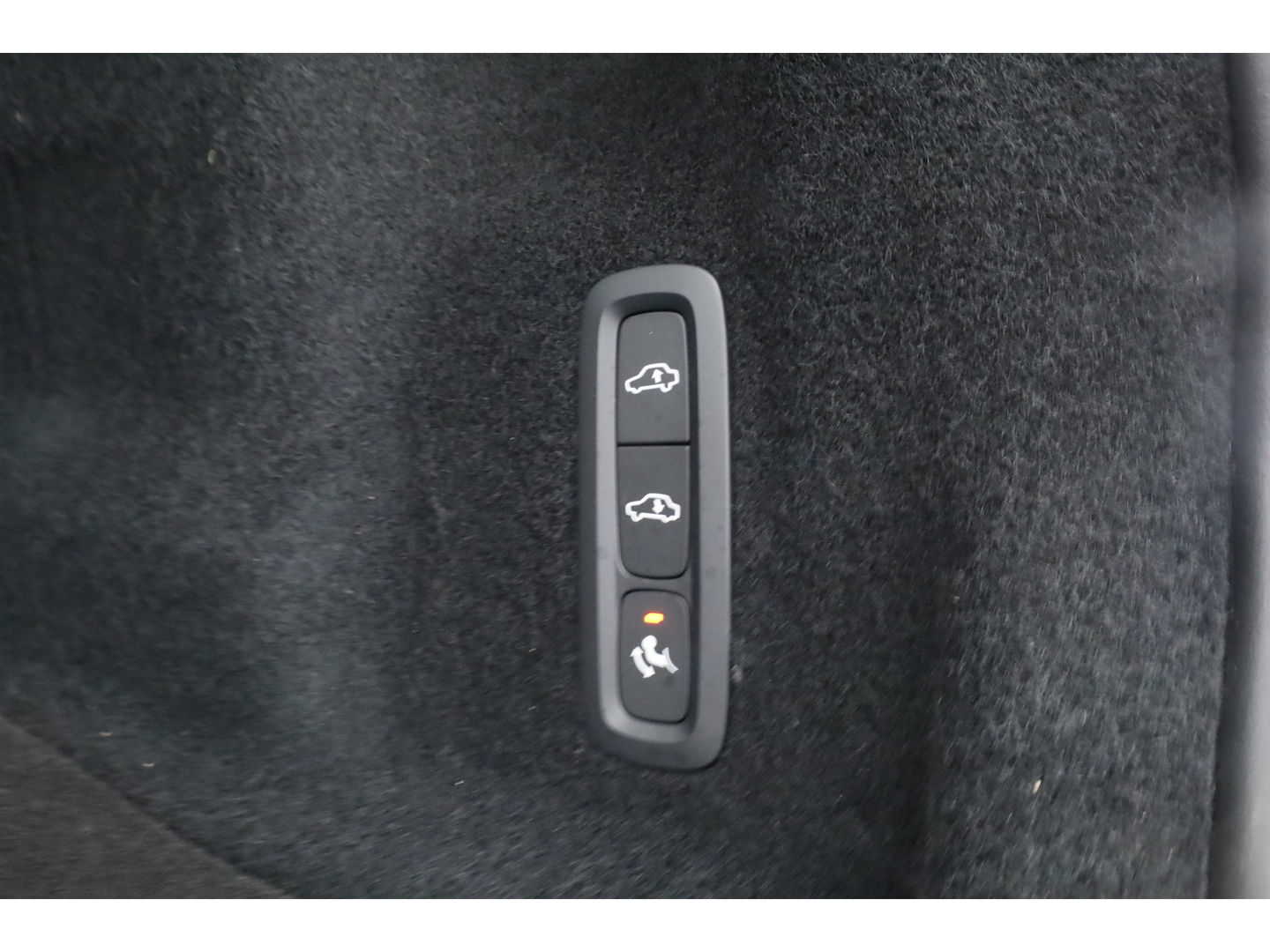 Volvo XC60 2.0 T8 Plug-in hybrid AWD Ultra Black Edition | Full Option | B&W Audio | Luchtvering | Trekhaak | stoel ventilatie | ACC | Blis | 360 cam |