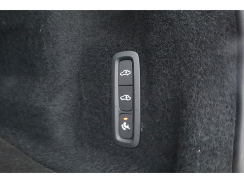 Volvo XC60 2.0 T8 Plug-in hybrid AWD Ultra Black Edition | Full Option | B&W Audio | Luchtvering | Trekhaak | stoel ventilatie | ACC | Blis | 360 cam |