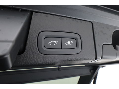 Volvo XC60 2.0 T8 Plug-in hybrid AWD Ultra Black Edition | Full Option | B&W Audio | Luchtvering | Trekhaak | stoel ventilatie | ACC | Blis | 360 cam |