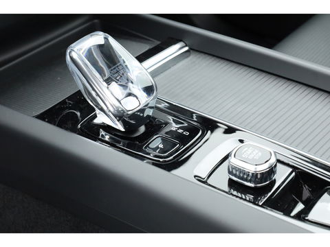 Volvo XC60 2.0 T8 Plug-in hybrid AWD Ultra Black Edition | Full Option | B&W Audio | Luchtvering | Trekhaak | stoel ventilatie | ACC | Blis | 360 cam |