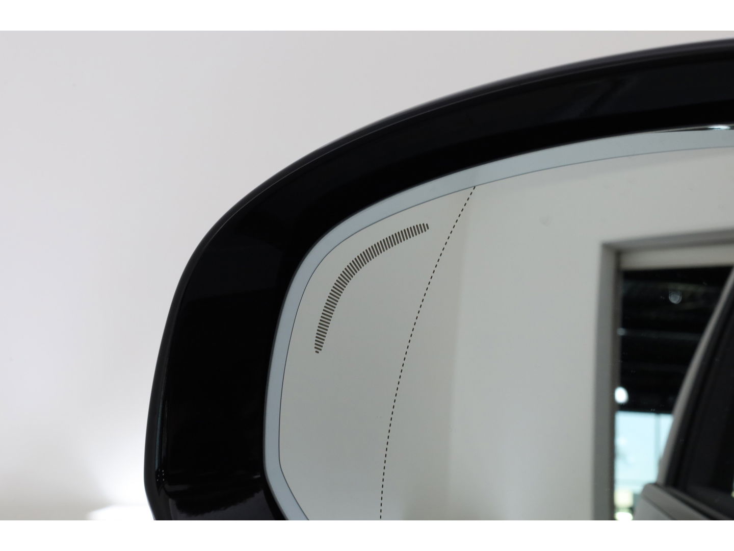 Volvo XC60 2.0 T8 Plug-in hybrid AWD Ultra Black Edition | Full Option | B&W Audio | Luchtvering | Trekhaak | stoel ventilatie | ACC | Blis | 360 cam |