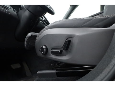 Volvo XC60 2.0 T8 Plug-in hybrid AWD Ultra Black Edition | Full Option | B&W Audio | Luchtvering | Trekhaak | stoel ventilatie | ACC | Blis | 360 cam |