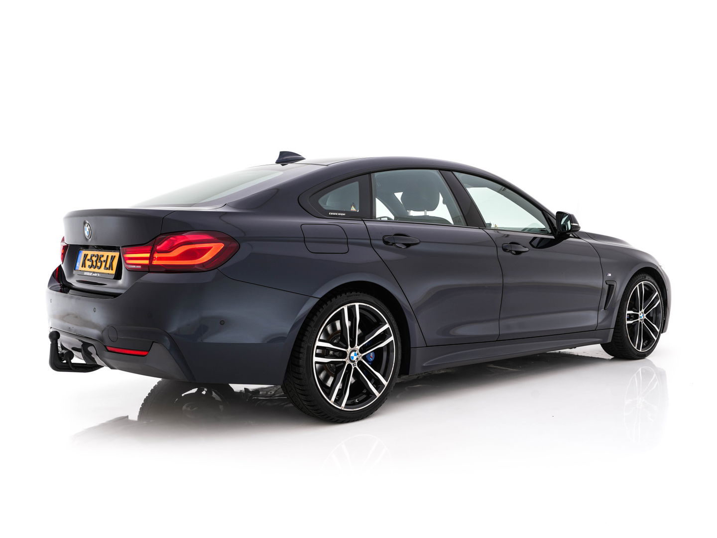 BMW 4 Serie Gran Coupé 420i M-Sportpack High Executive Edition (INCL-BTW) Aut. *LEATHER | FULL-LED | DIGI-COCKPIT | HIFI-SOUND | HEATED-SPORTSEATS | DAB+ | CAMERA | SHIFTPADDLES | PRIVACYGLASS | HEAD-UP | TOWBAR | KEYLESS | CARBON-INLAY | 19''ALU*