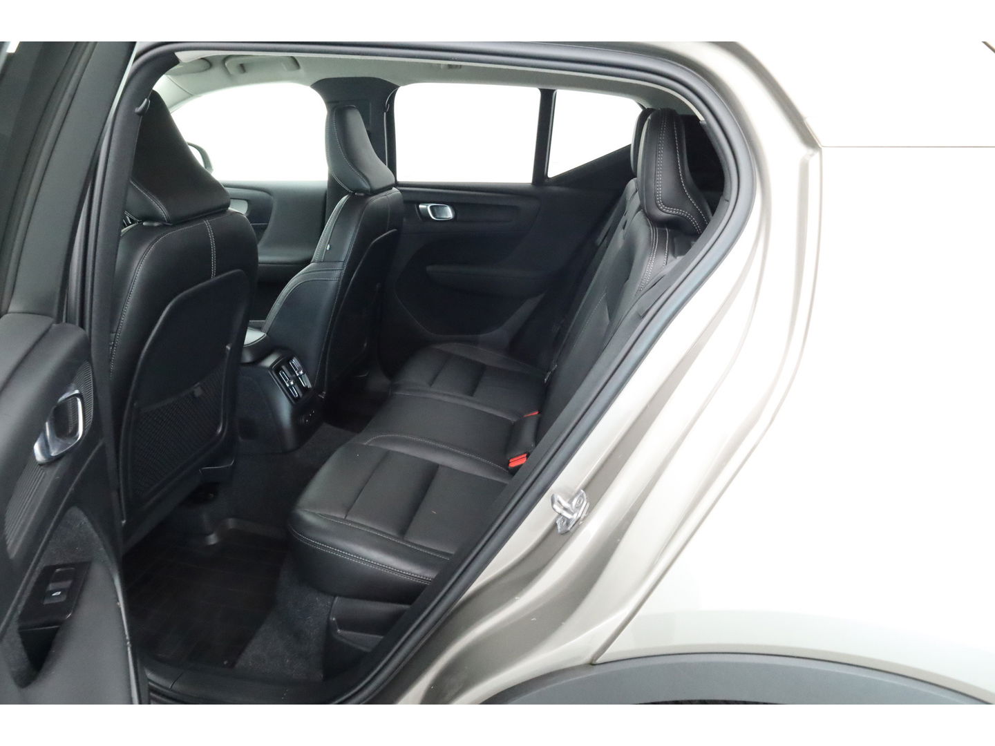 Volvo XC40 1.5 T5 Recharge Inscription | Trekhaak | 360 Cam | ACC | Blis | H&K Audio | stoel 4 & stuur Verwarming