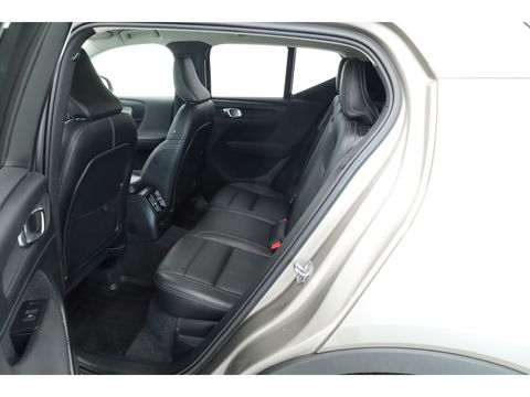 Volvo XC40 1.5 T5 Recharge Inscription | Trekhaak | 360 Cam | ACC | Blis | H&K Audio | stoel 4 & stuur Verwarming