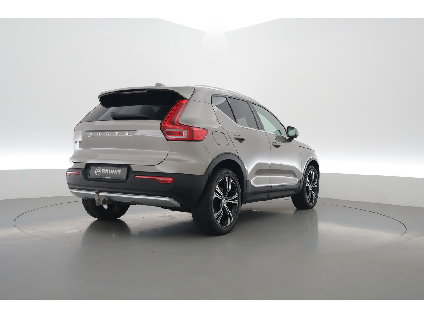 Volvo XC40 1.5 T5 Recharge Inscription | Trekhaak | 360 Cam | ACC | Blis | H&K Audio | stoel 4 & stuur Verwarming