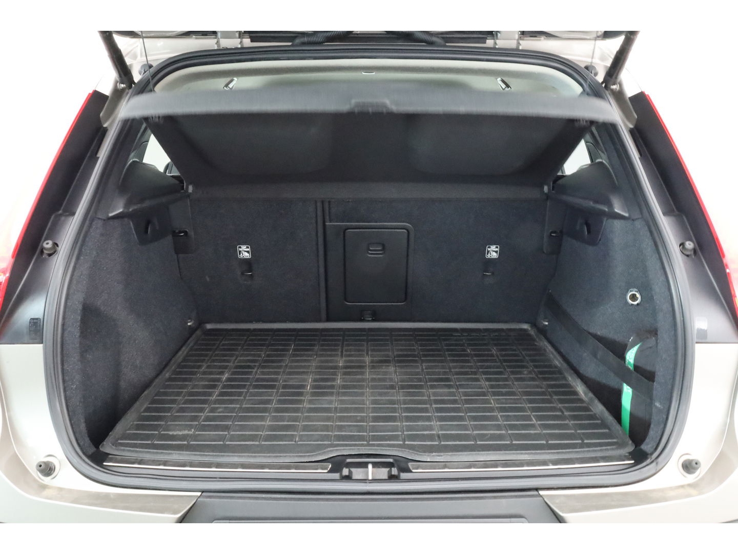 Volvo XC40 1.5 T5 Recharge Inscription | Trekhaak | 360 Cam | ACC | Blis | H&K Audio | stoel 4 & stuur Verwarming