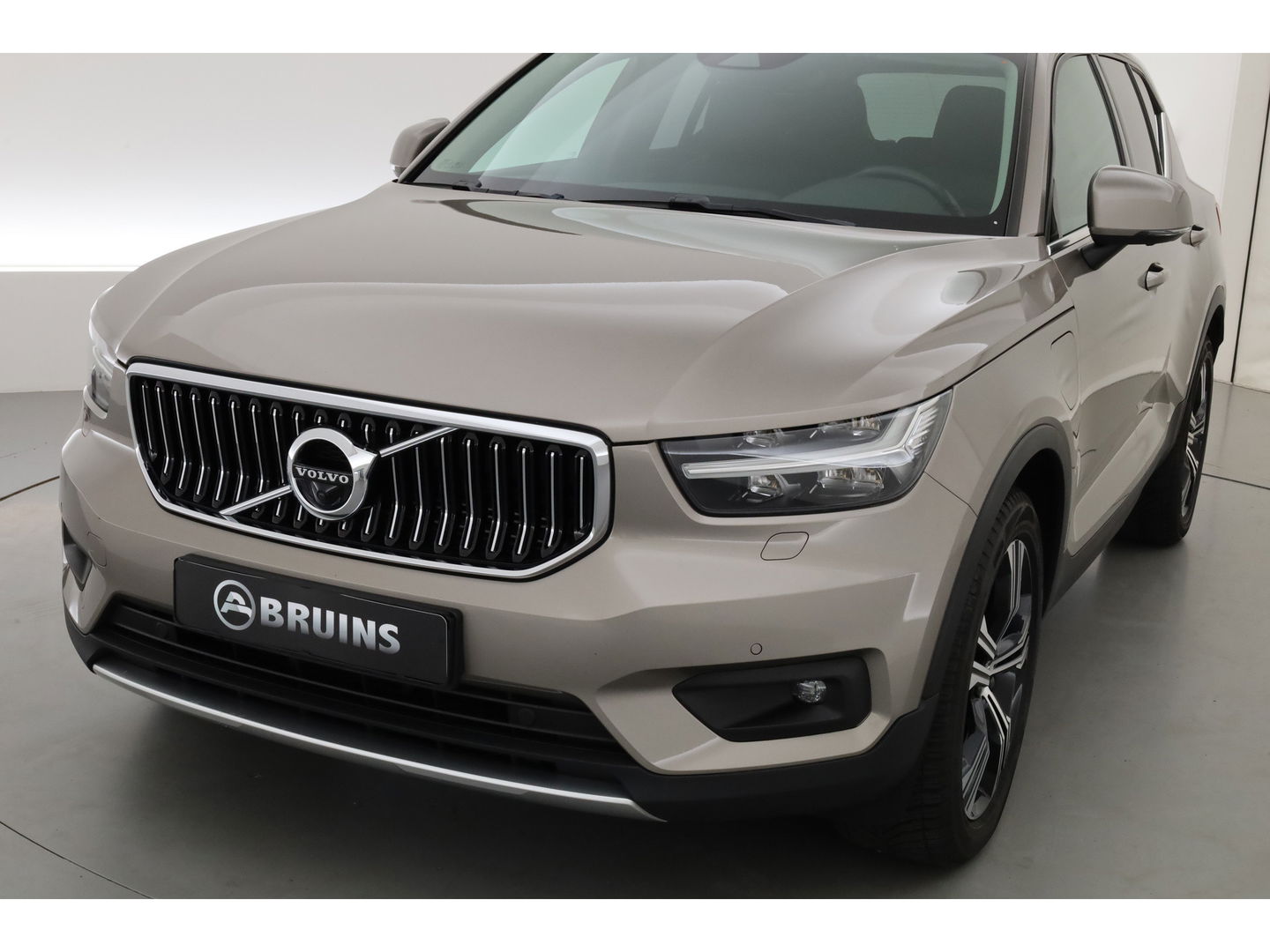 Volvo XC40 1.5 T5 Recharge Inscription | Trekhaak | 360 Cam | ACC | Blis | H&K Audio | stoel 4 & stuur Verwarming