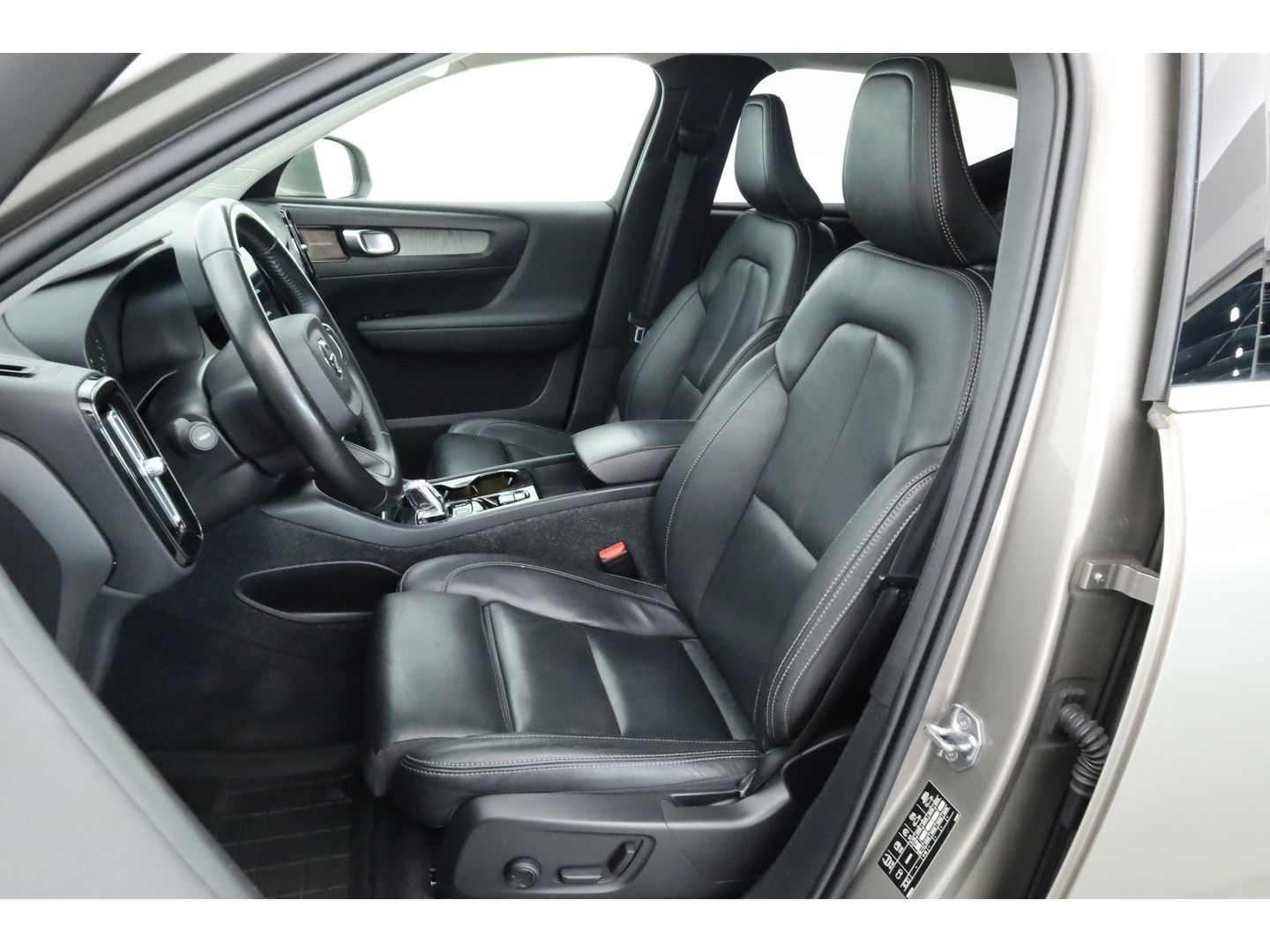 Volvo XC40 1.5 T5 Recharge Inscription | Trekhaak | 360 Cam | ACC | Blis | H&K Audio | stoel 4 & stuur Verwarming