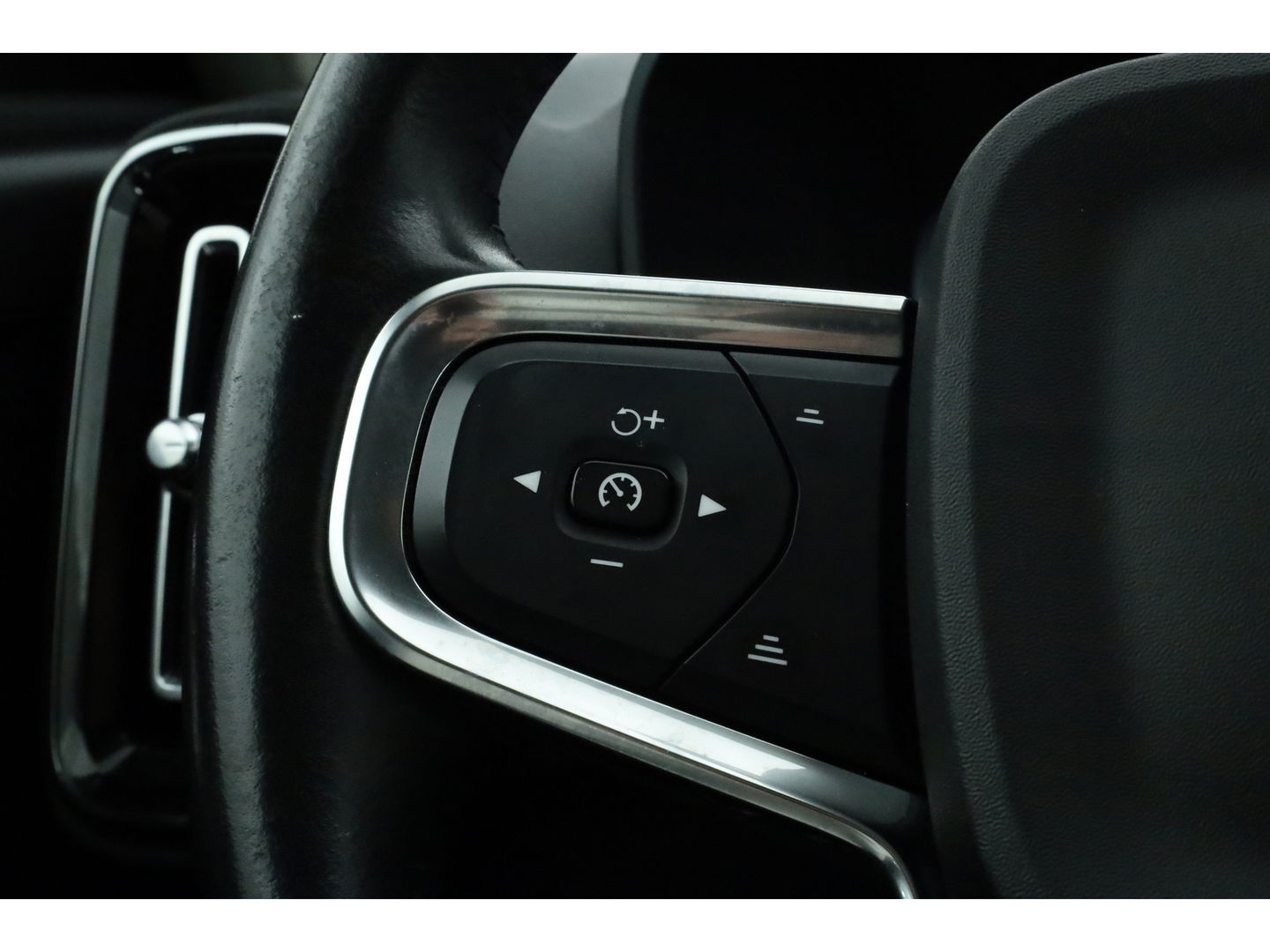 Volvo XC40 1.5 T5 Recharge Inscription | Trekhaak | 360 Cam | ACC | Blis | H&K Audio | stoel 4 & stuur Verwarming