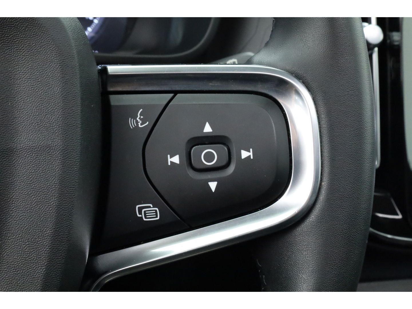 Volvo XC40 1.5 T5 Plug-in hybrid Ultimate Dark | Pano | 360 cam | Leer | ACC | Blis | H&K Audio | Stoel & stuur Verw. | Memory |