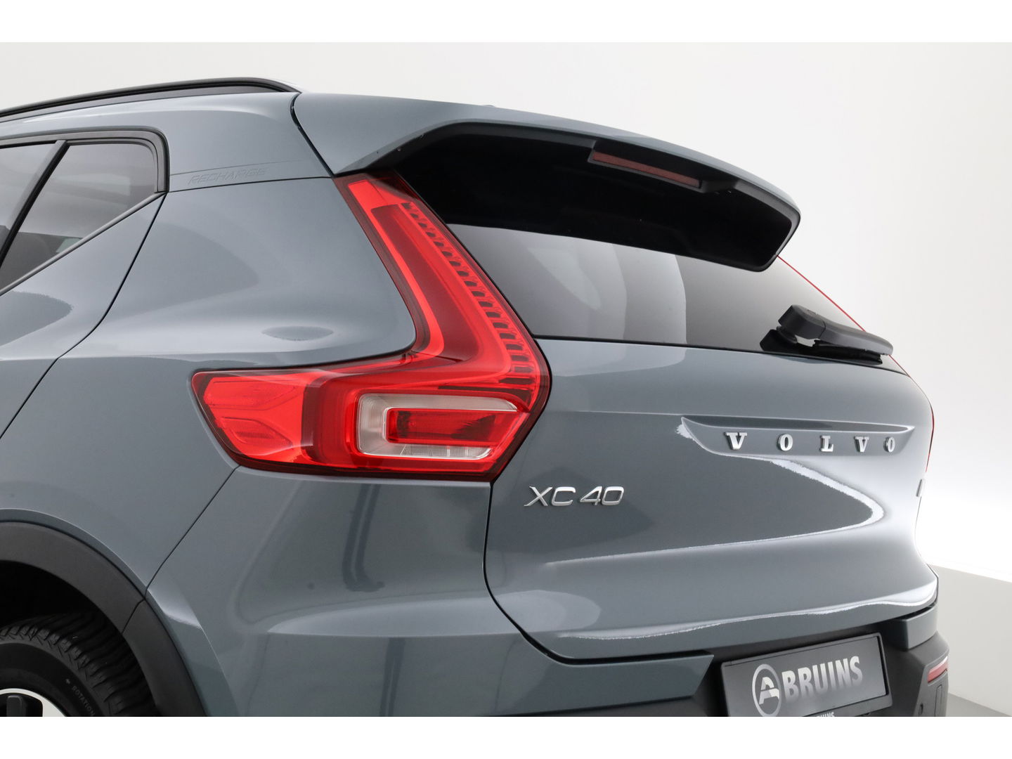 Volvo XC40 1.5 T5 Plug-in hybrid Ultimate Dark | Pano | 360 cam | Leer | ACC | Blis | H&K Audio | Stoel & stuur Verw. | Memory |