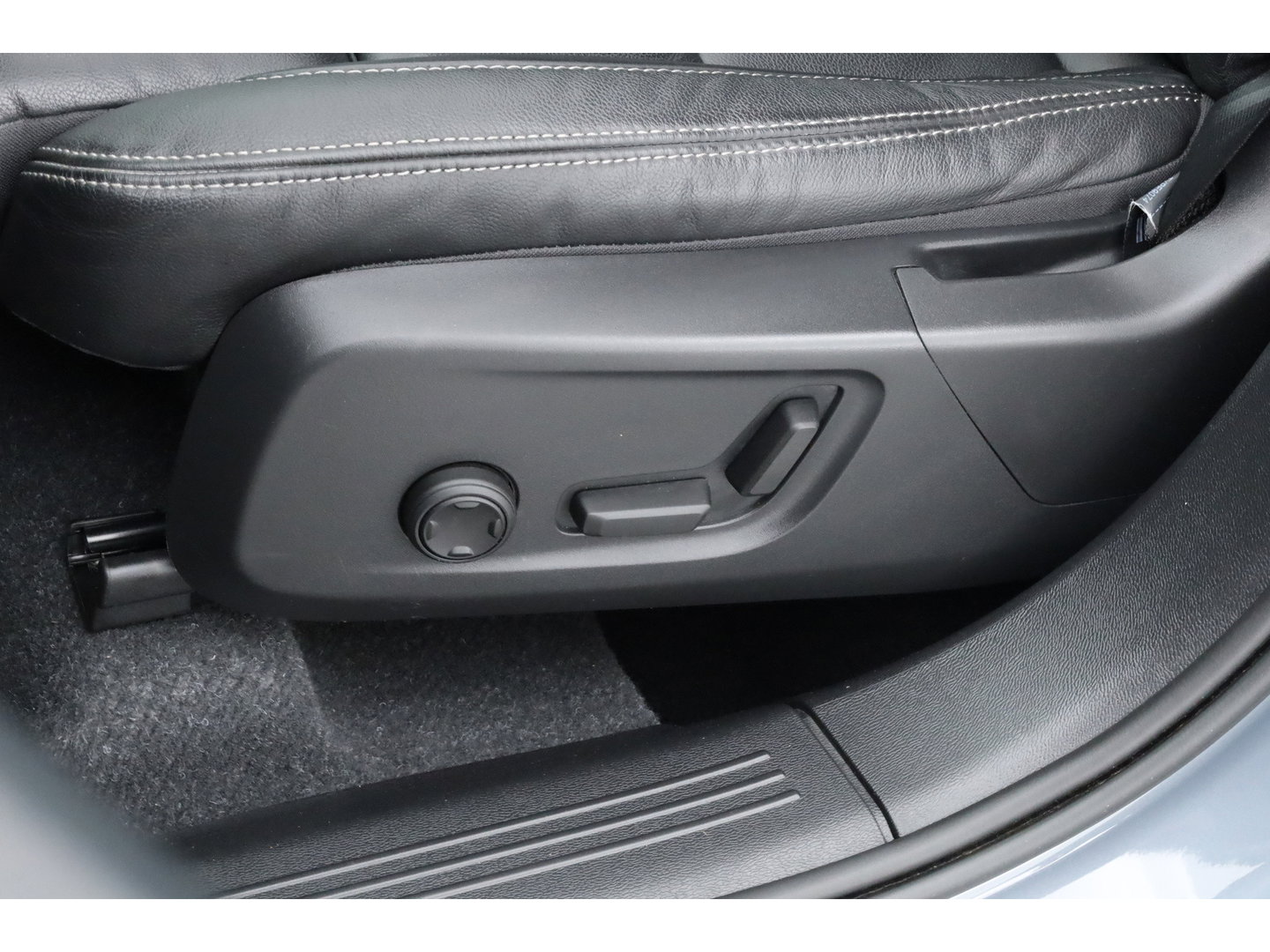 Volvo XC40 1.5 T5 Plug-in hybrid Ultimate Dark | Pano | 360 cam | Leer | ACC | Blis | H&K Audio | Stoel & stuur Verw. | Memory |