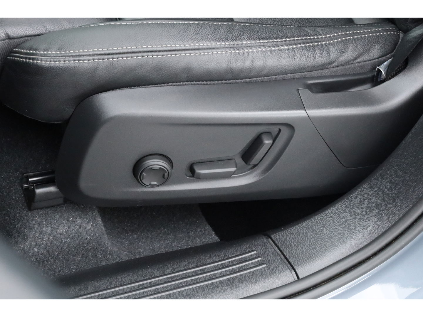 Volvo XC40 1.5 T5 Plug-in hybrid Ultimate Dark | Pano | 360 cam | Leer | ACC | Blis | H&K Audio | Stoel & stuur Verw. | Memory |