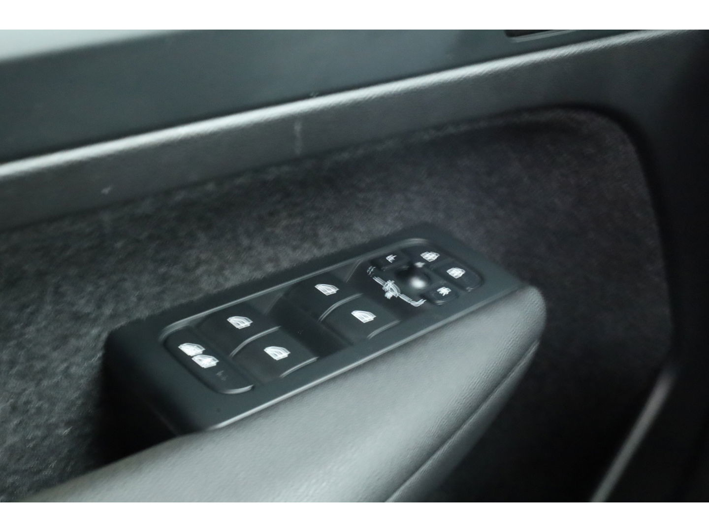 Volvo XC40 1.5 T5 Plug-in hybrid Ultimate Dark | Pano | 360 cam | Leer | ACC | Blis | H&K Audio | Stoel & stuur Verw. | Memory |