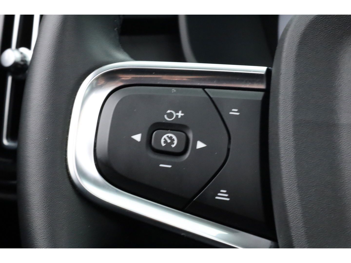 Volvo XC40 1.5 T5 Plug-in hybrid Ultimate Dark | Pano | 360 cam | Leer | ACC | Blis | H&K Audio | Stoel & stuur Verw. | Memory |