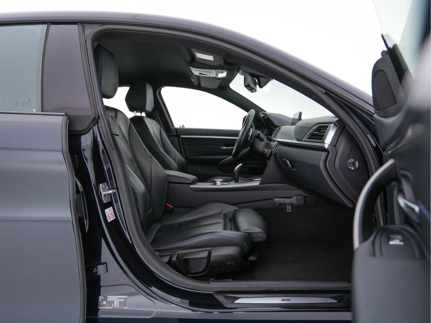 BMW 4 Serie Gran Coupé 420i M-Sportpack High Executive Edition (INCL-BTW) Aut. *LEATHER | FULL-LED | DIGI-COCKPIT | HIFI-SOUND | HEATED-SPORTSEATS | DAB+ | CAMERA | SHIFTPADDLES | PRIVACYGLASS | HEAD-UP | TOWBAR | KEYLESS | CARBON-INLAY | 19''ALU*