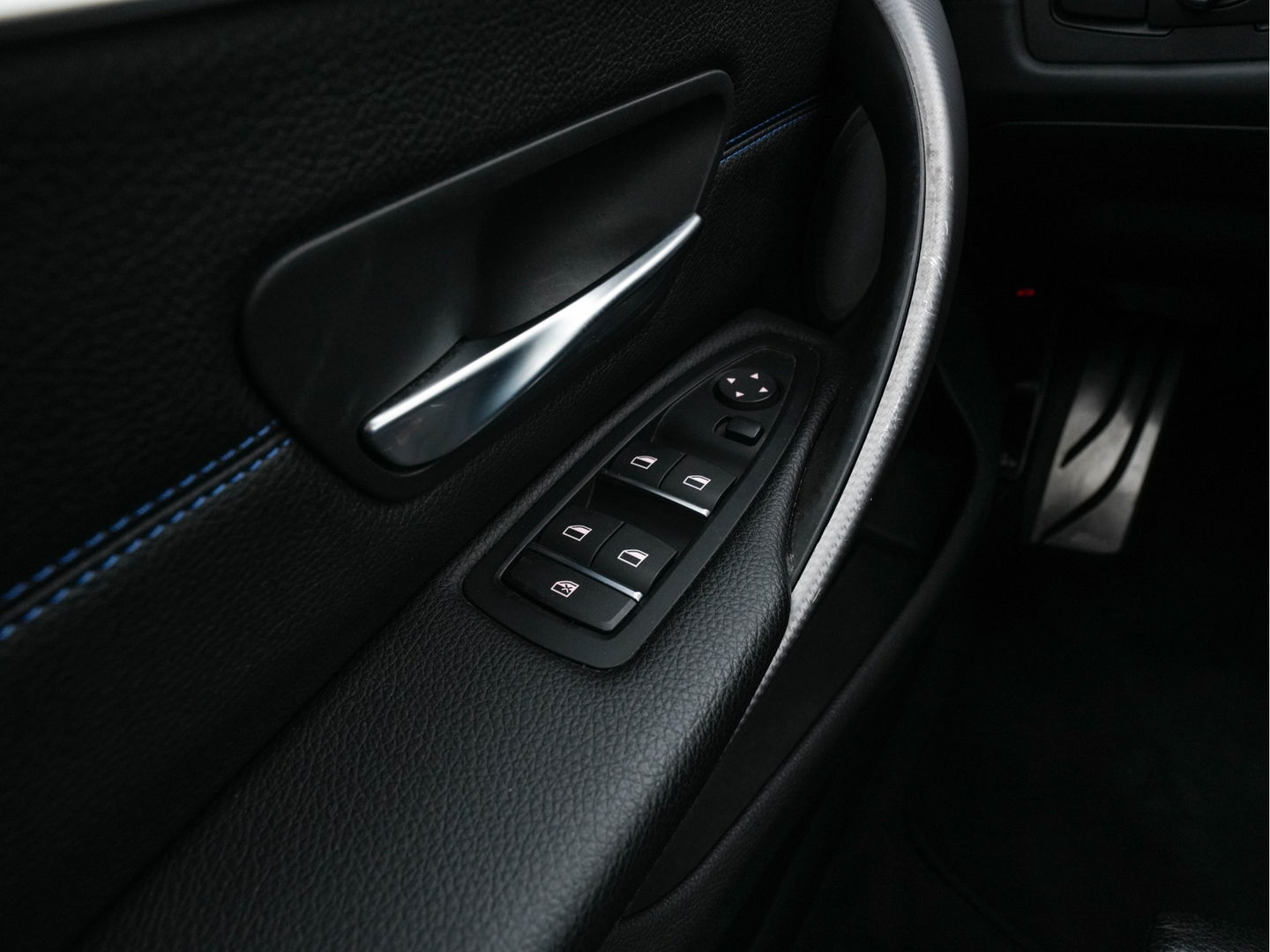 BMW 4 Serie Gran Coupé 420i M-Sportpack High Executive Edition (INCL-BTW) Aut. *LEATHER | FULL-LED | DIGI-COCKPIT | HIFI-SOUND | HEATED-SPORTSEATS | DAB+ | CAMERA | SHIFTPADDLES | PRIVACYGLASS | HEAD-UP | TOWBAR | KEYLESS | CARBON-INLAY | 19''ALU*