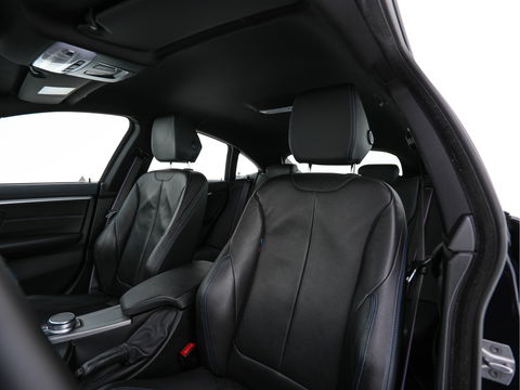 BMW 4 Serie Gran Coupé 420i M-Sportpack High Executive Edition (INCL-BTW) Aut. *LEATHER | FULL-LED | DIGI-COCKPIT | HIFI-SOUND | HEATED-SPORTSEATS | DAB+ | CAMERA | SHIFTPADDLES | PRIVACYGLASS | HEAD-UP | TOWBAR | KEYLESS | CARBON-INLAY | 19''ALU*