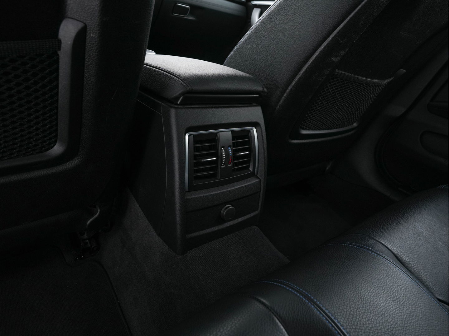 BMW 4 Serie Gran Coupé 420i M-Sportpack High Executive Edition (INCL-BTW) Aut. *LEATHER | FULL-LED | DIGI-COCKPIT | HIFI-SOUND | HEATED-SPORTSEATS | DAB+ | CAMERA | SHIFTPADDLES | PRIVACYGLASS | HEAD-UP | TOWBAR | KEYLESS | CARBON-INLAY | 19''ALU*