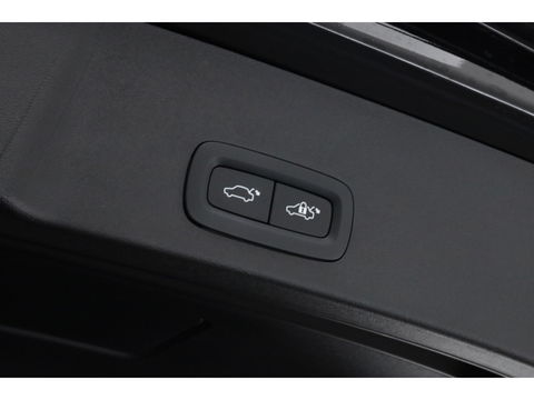 Volvo XC40 1.5 T4 Plug-in hybrid Core Bright | Facelift | Achteruitrijcamera | Stoel & Stuur Verwarming | Carplay |