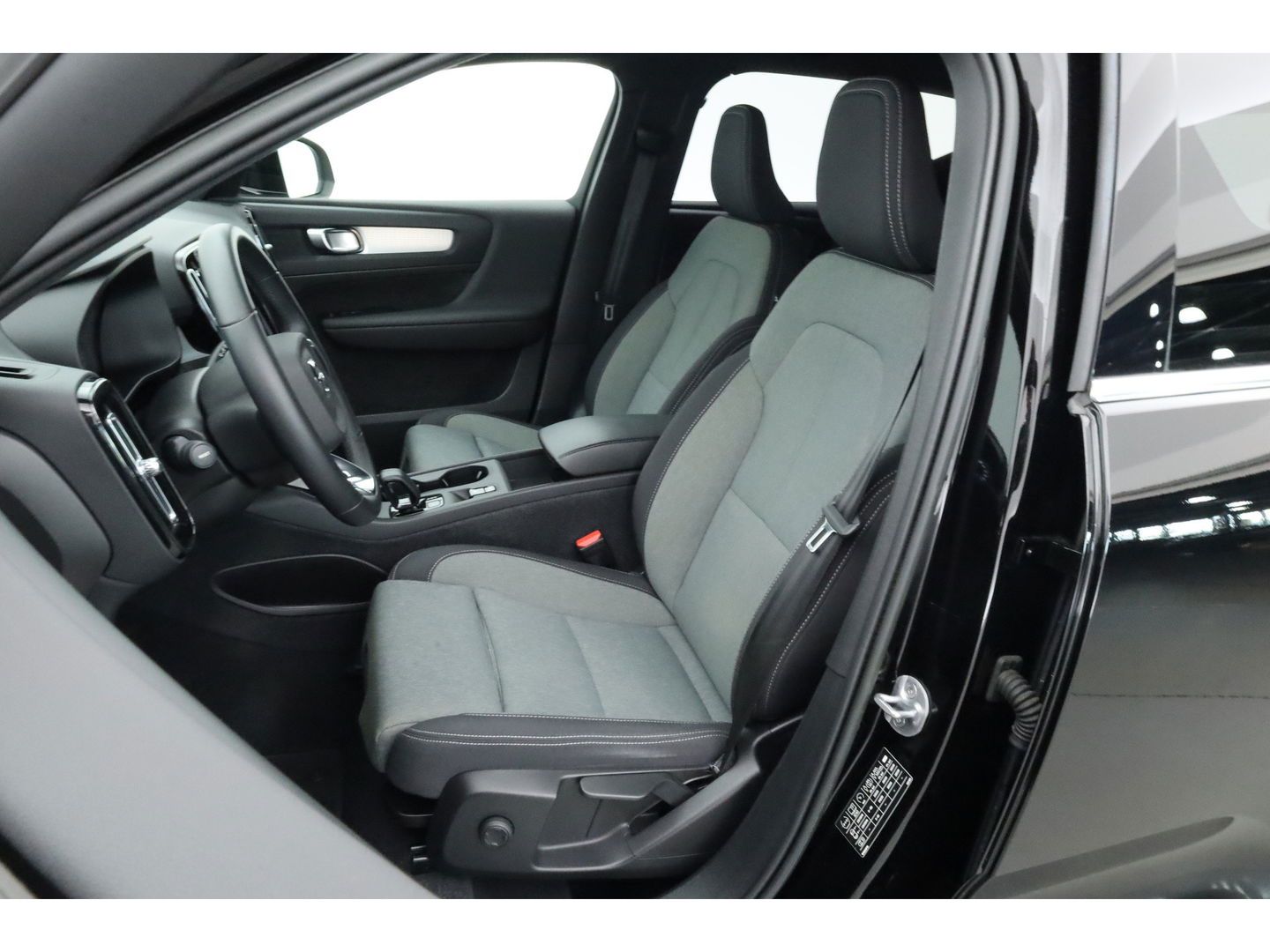 Volvo XC40 1.5 T4 Plug-in hybrid Core Bright | Facelift | Achteruitrijcamera | Stoel & Stuur Verwarming | Carplay |