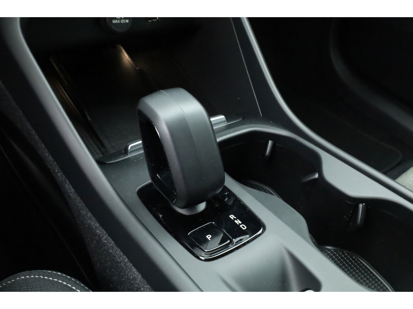 Volvo XC40 1.5 T4 Plug-in hybrid Core Bright | Facelift | Achteruitrijcamera | Stoel & Stuur Verwarming | Carplay |