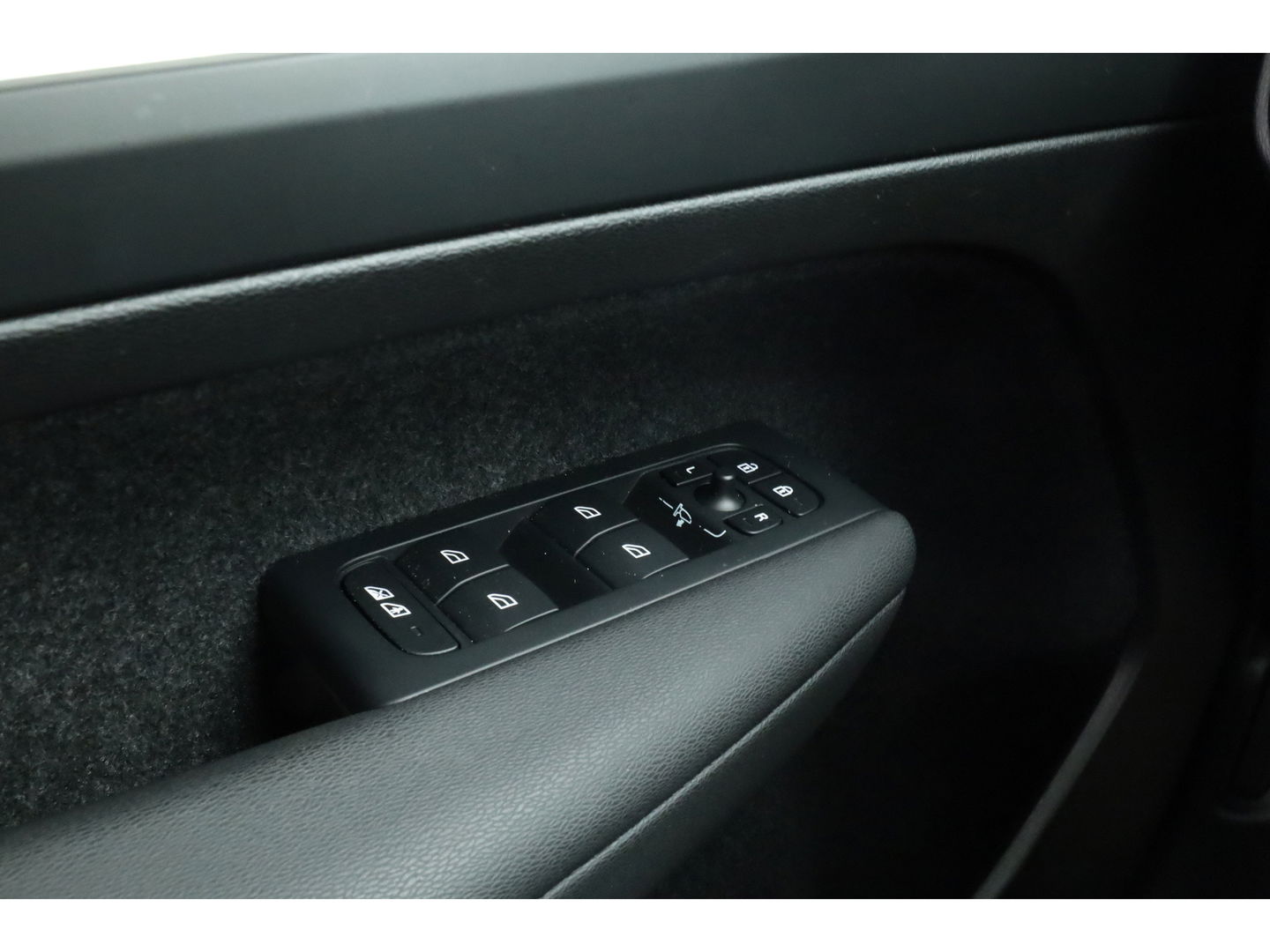 Volvo XC40 1.5 T4 Plug-in hybrid Core Bright | Facelift | Achteruitrijcamera | Stoel & Stuur Verwarming | Carplay |