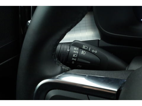 Volvo XC40 1.5 T4 Plug-in hybrid Core Bright | Facelift | Achteruitrijcamera | Stoel & Stuur Verwarming | Carplay |