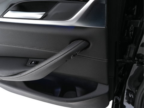 BMW 5 Serie Touring 530d Sportline High Executive Aut. *PANO | LEATHER | FULL-LED | MEMORY-PACK | TOP-VIEW | HEATED-COMFORTSEATS | NAVI-FULLMAP | PRIVACY-GLASS | AMBIENT-LIGHT | ECC | CARPLAY | PDC | TOWBAR | SHIFT-PADDLES | 20"ALU*