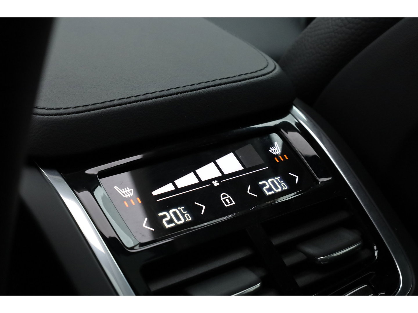 Volvo XC90 2.0 T8 Recharge AWD Ultra Bright | 7 pers. | Pano | 360 camera | HUD | Harman/Kardon | Memory | Bliss | Stoel-Stuurverw. | Google+App.connect | Elek. Klep | 21''