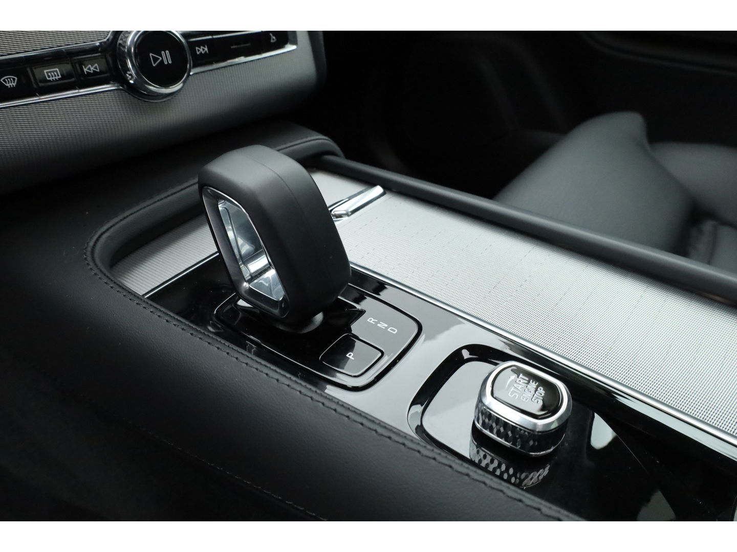 Volvo XC90 2.0 T8 Recharge AWD Ultra Bright | 7 pers. | Pano | 360 camera | HUD | Harman/Kardon | Memory | Bliss | Stoel-Stuurverw. | Google+App.connect | Elek. Klep | 21''