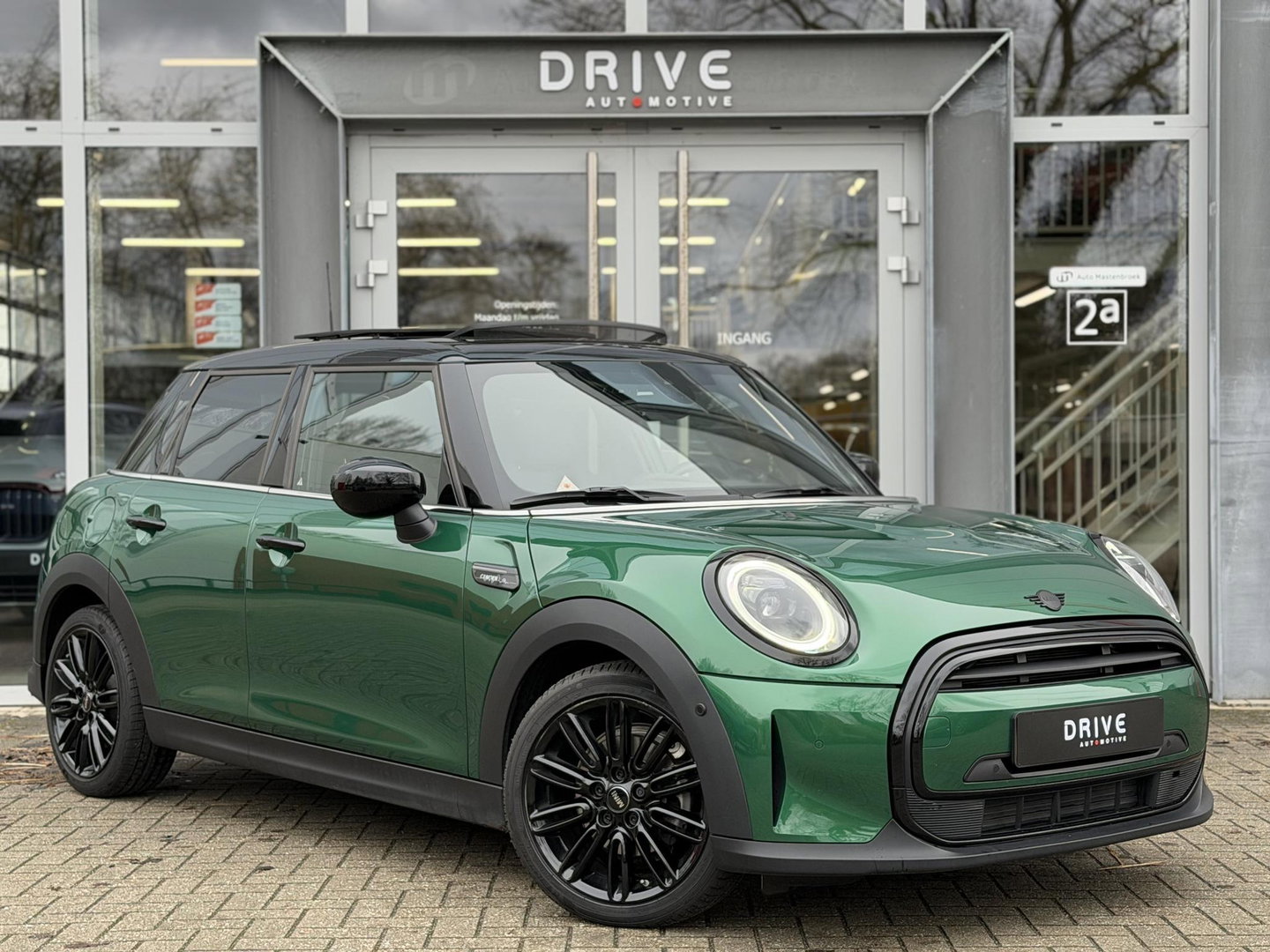 MINI Mini 1.5 Cooper Camden Edition |Pano|Leer|British racing green - Black exterior