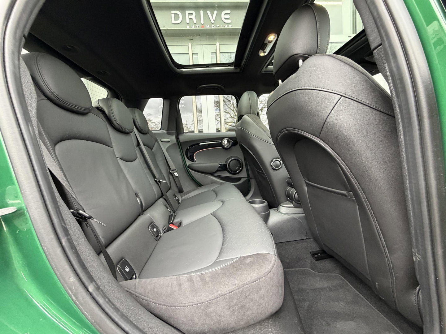 MINI Mini 1.5 Cooper Camden Edition |Pano|Leer|British racing green - Black exterior