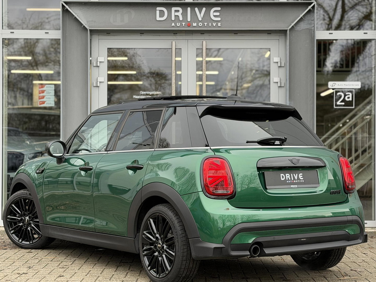 MINI Mini 1.5 Cooper Camden Edition |Pano|Leer|British racing green - Black exterior