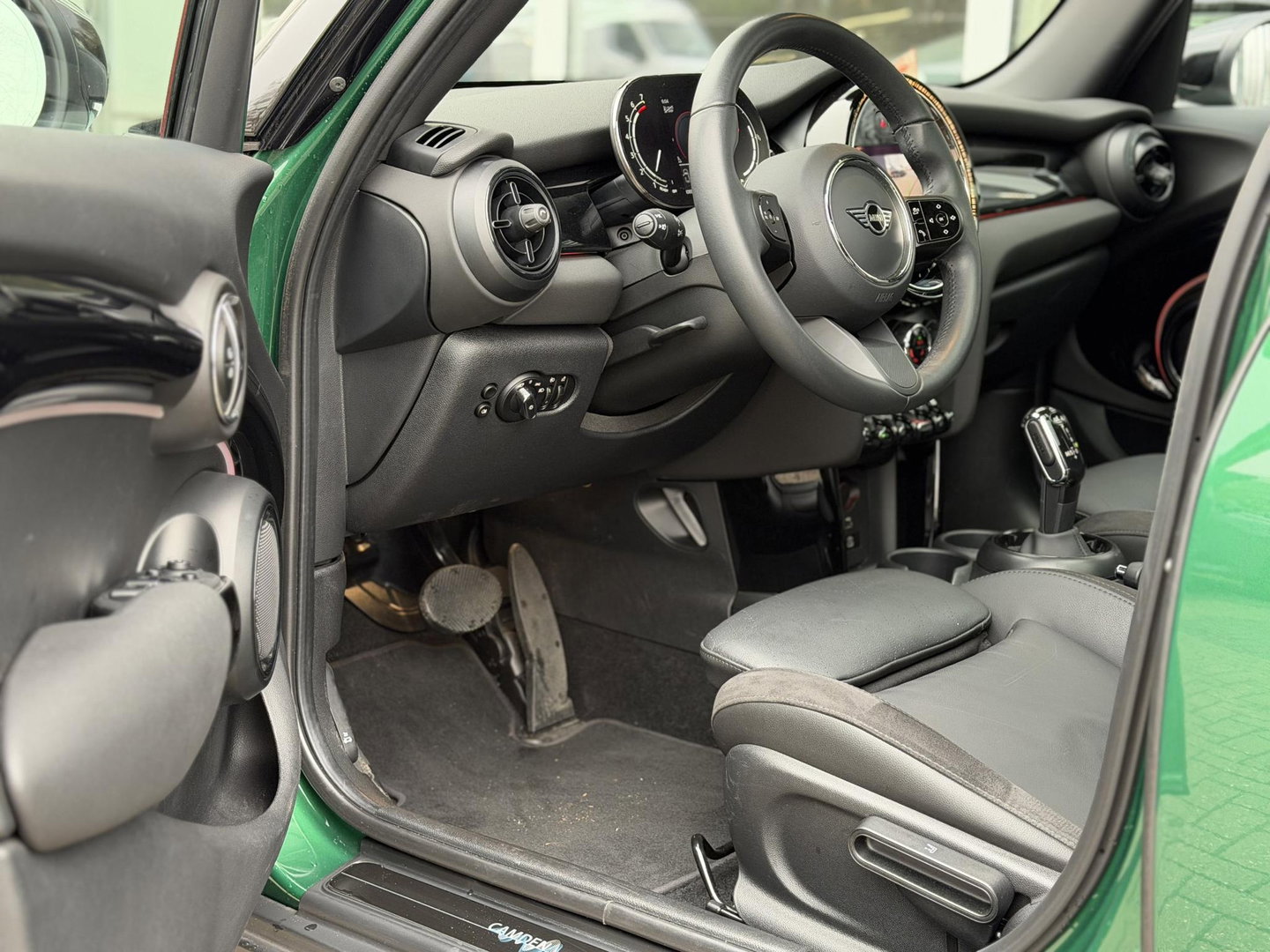 MINI Mini 1.5 Cooper Camden Edition |Pano|Leer|British racing green - Black exterior