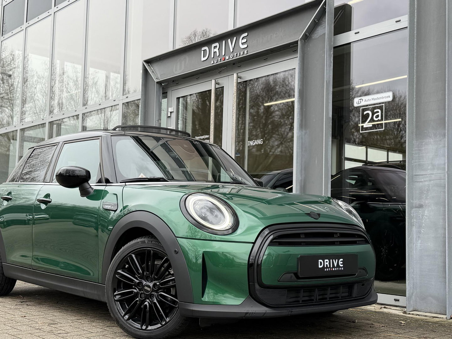MINI Mini 1.5 Cooper Camden Edition |Pano|Leer|British racing green - Black exterior