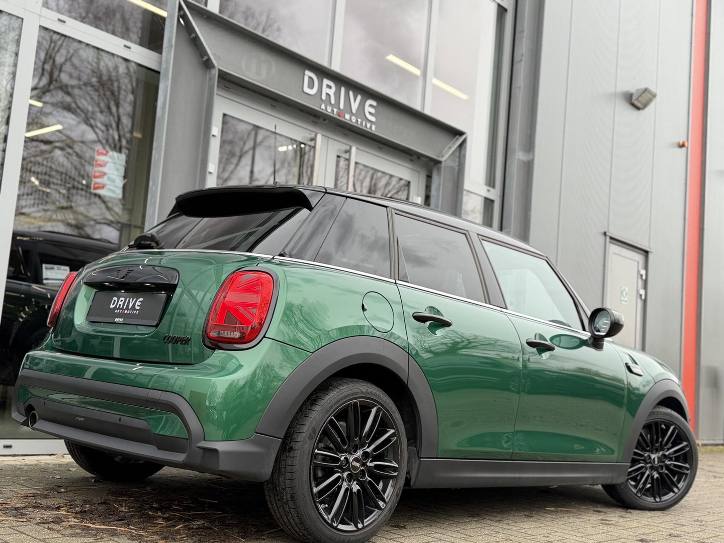 MINI Mini 1.5 Cooper Camden Edition |Pano|Leer|British racing green - Black exterior
