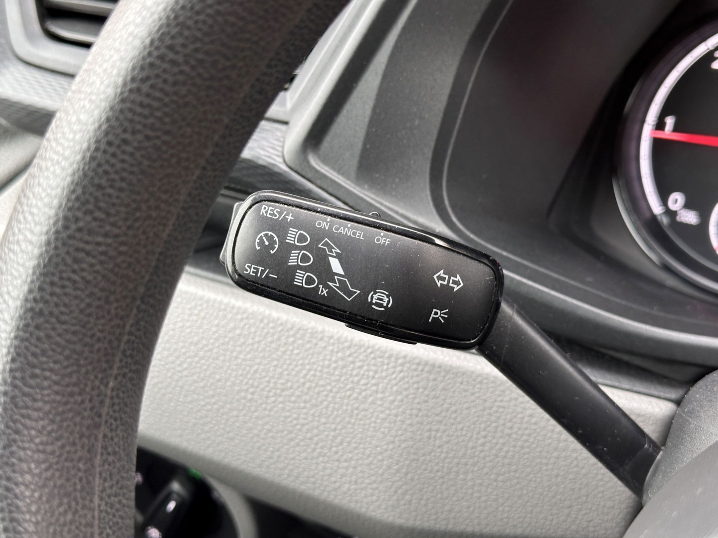 Volkswagen Transporter 2.0 TDI L2H1 DC 28 Economy Business | 5 Persoons | Apple Carplay | Android Auto | Origineel Nederlands | Parkeersensoren | Cruise Control | Airconditioning |