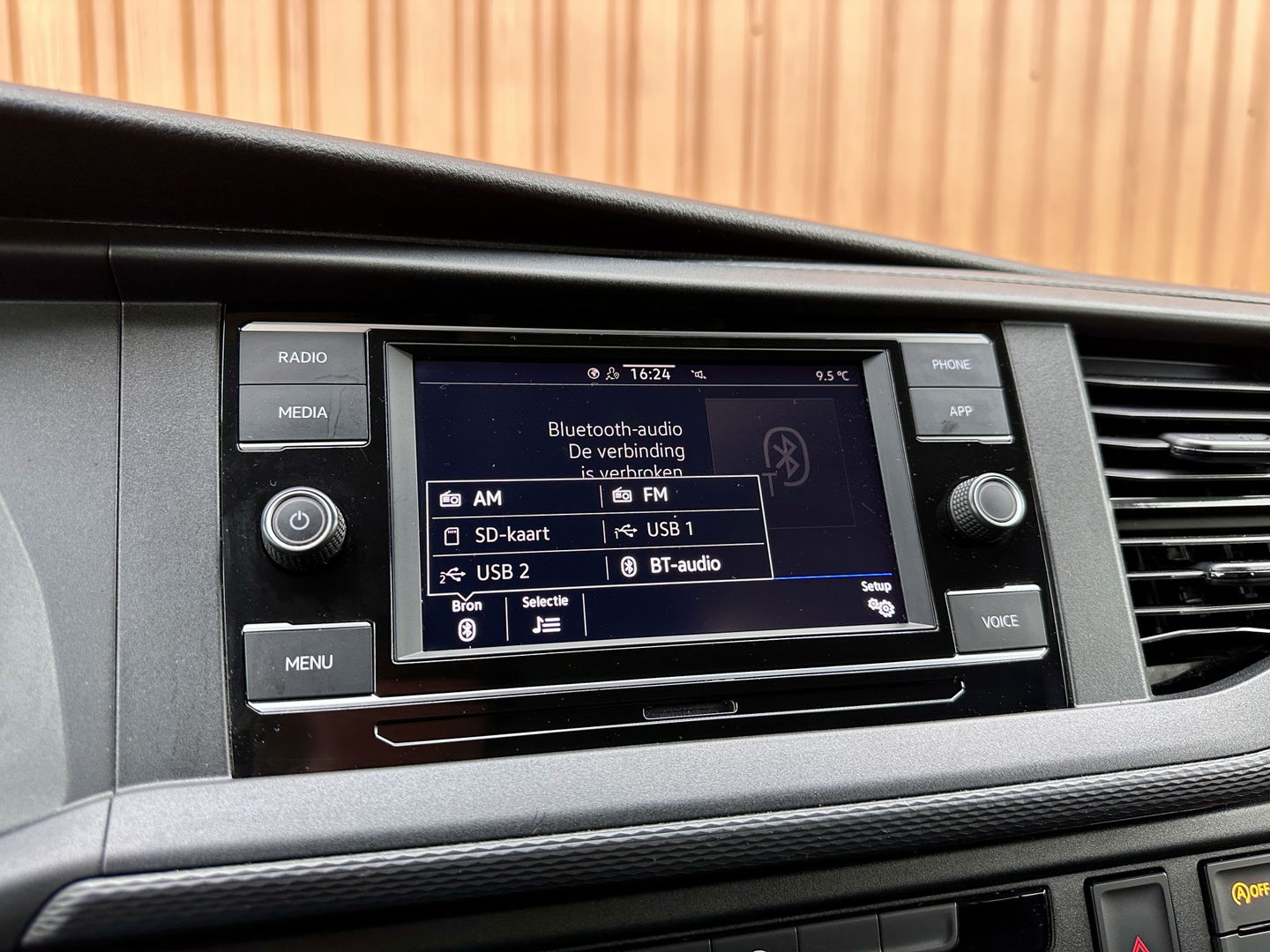 Volkswagen Transporter 2.0 TDI L2H1 DC 28 Economy Business | 5 Persoons | Apple Carplay | Android Auto | Origineel Nederlands | Parkeersensoren | Cruise Control | Airconditioning |