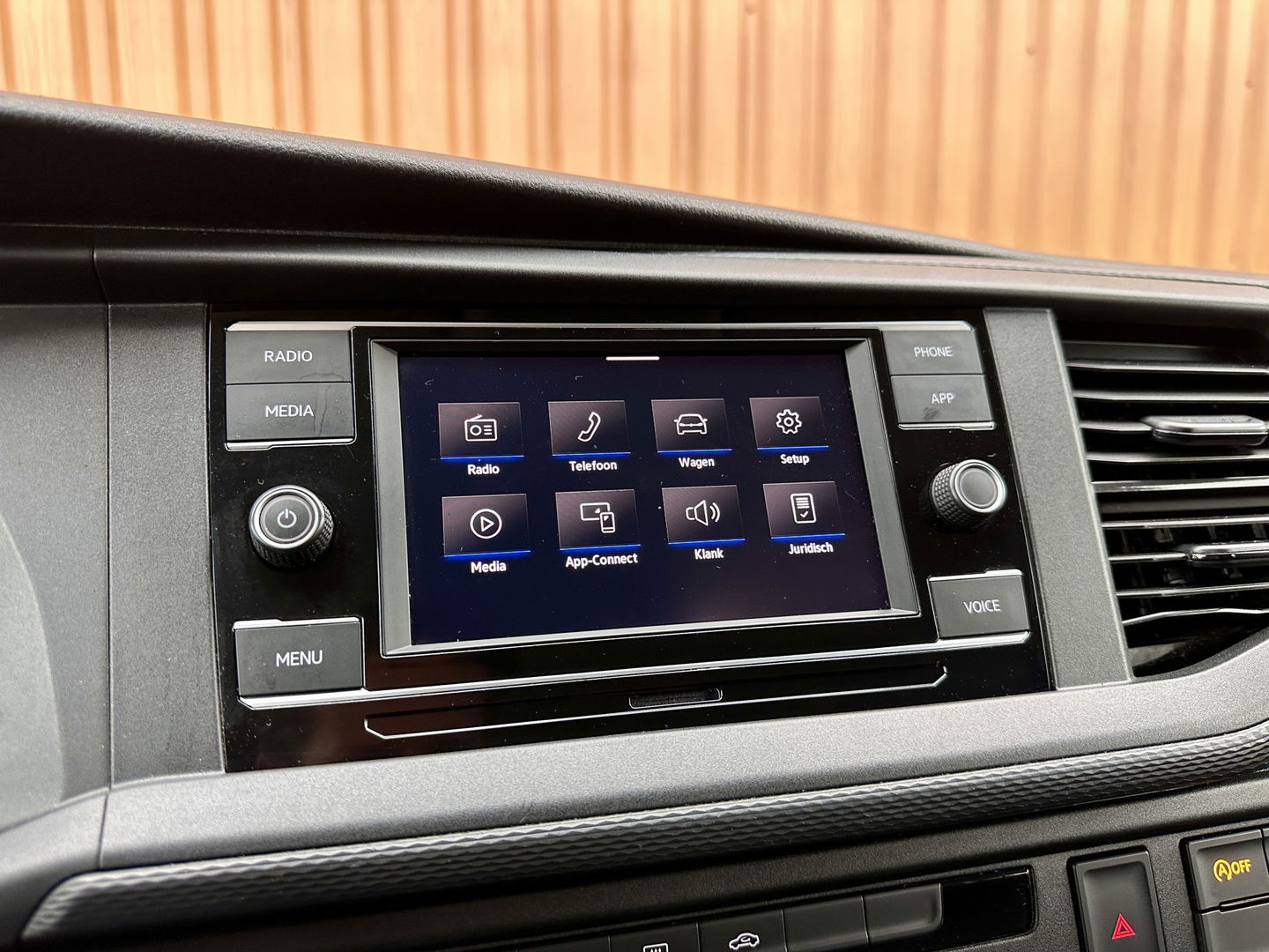 Volkswagen Transporter 2.0 TDI L2H1 DC 28 Economy Business | 5 Persoons | Apple Carplay | Android Auto | Origineel Nederlands | Parkeersensoren | Cruise Control | Airconditioning |