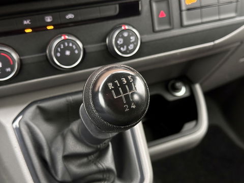 Volkswagen Transporter 2.0 TDI L2H1 DC 28 Economy Business | 5 Persoons | Apple Carplay | Android Auto | Origineel Nederlands | Parkeersensoren | Cruise Control | Airconditioning |