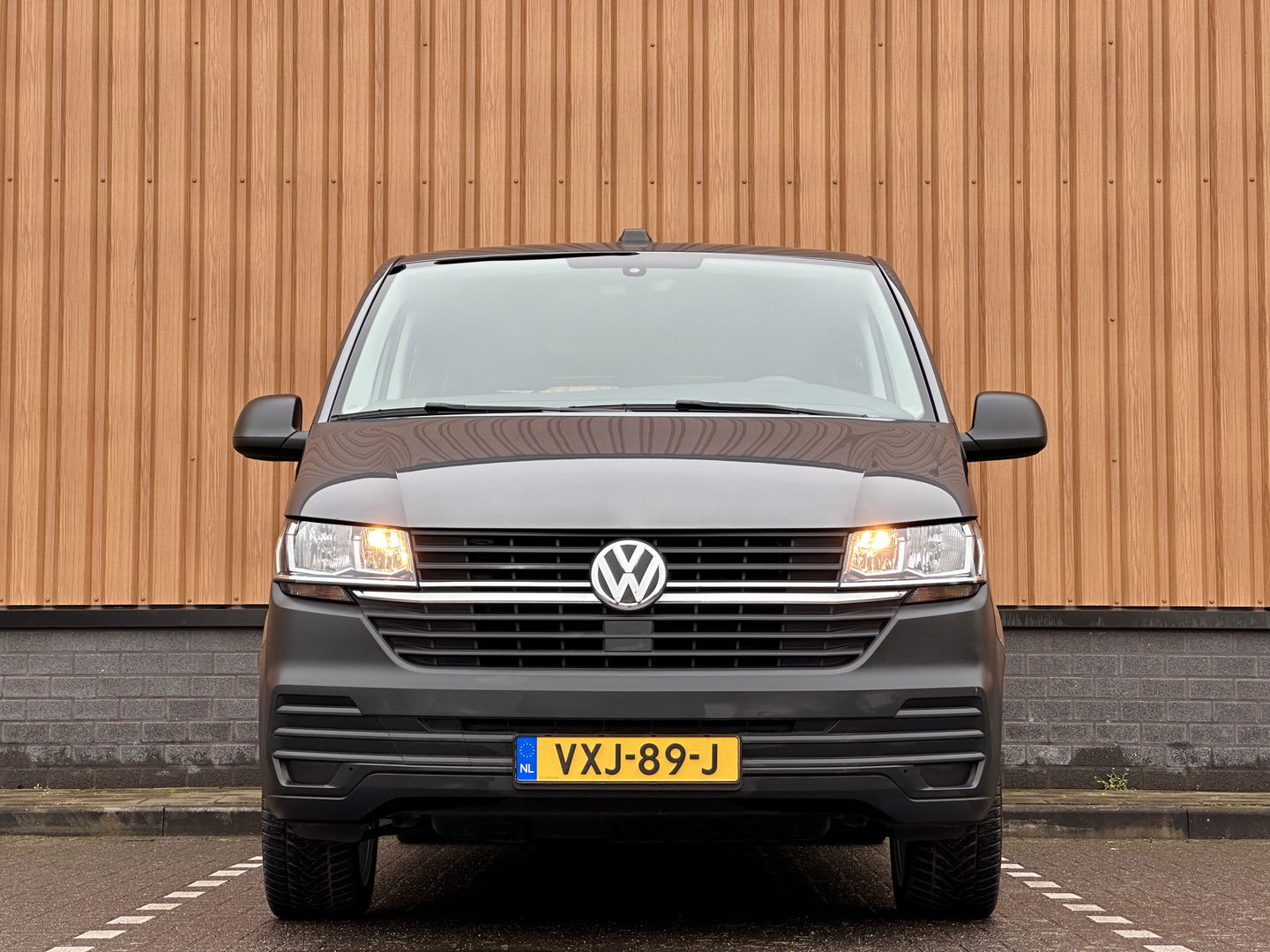 Volkswagen Transporter 2.0 TDI L2H1 DC 28 Economy Business | 5 Persoons | Apple Carplay | Android Auto | Origineel Nederlands | Parkeersensoren | Cruise Control | Airconditioning |