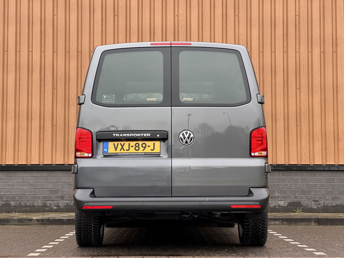 Volkswagen Transporter 2.0 TDI L2H1 DC 28 Economy Business | 5 Persoons | Apple Carplay | Android Auto | Origineel Nederlands | Parkeersensoren | Cruise Control | Airconditioning |