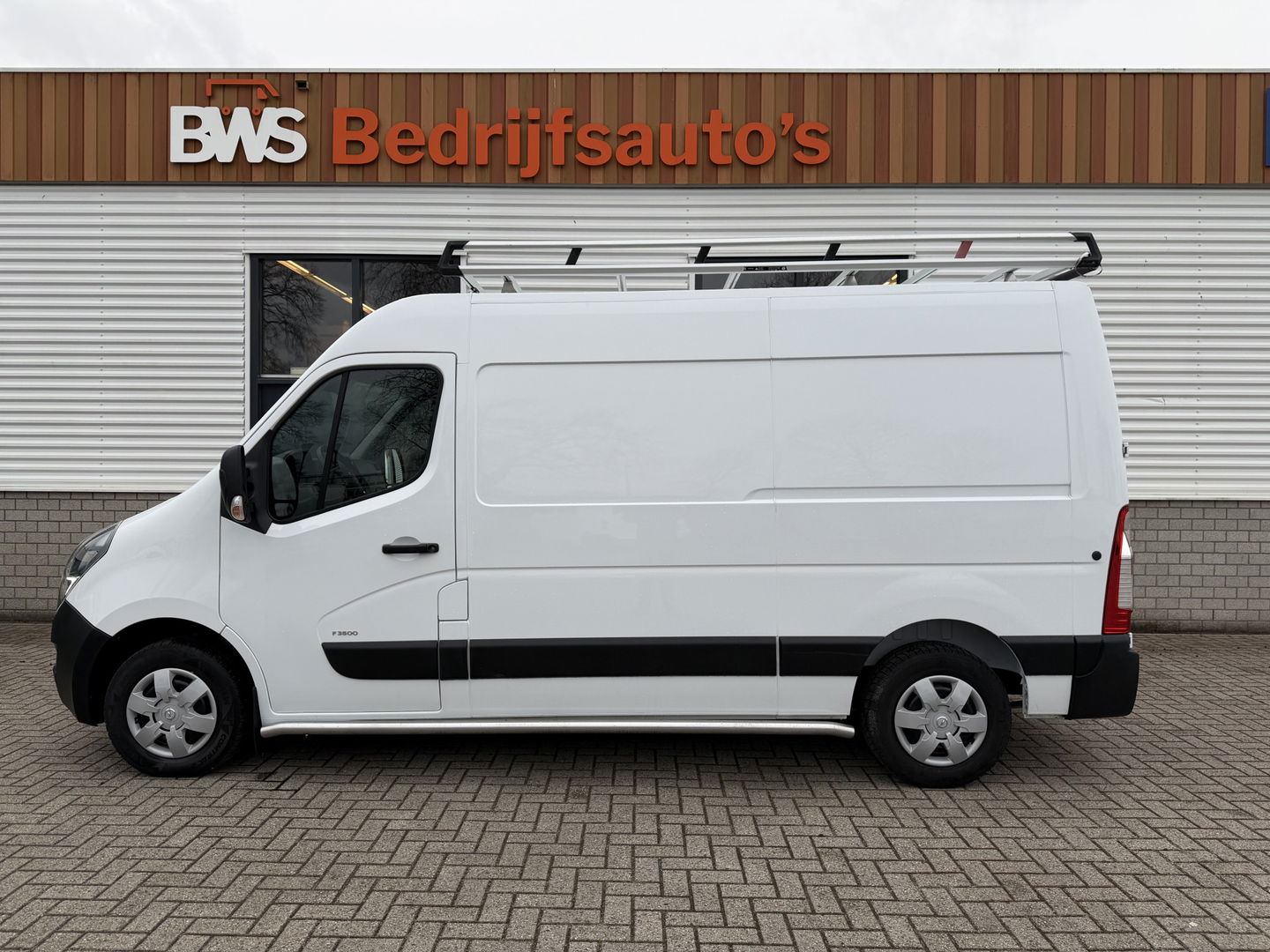 Opel Movano 2.3 Turbo 150pk L2H2 / vaste prijs rijklaar € 17.950 ex btw / lease vanaf € 302 / euro 6 / bpm vrij / airco / cruise / camera / imperial + trap / trekhaak 2500 kg !
